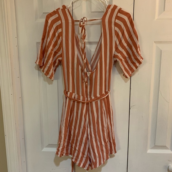 NWOT Pink and White Romper - Picture 2 of 5